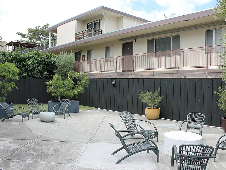 Pet Friendly Courtyard