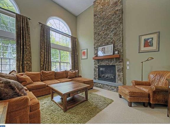 2nd image of 105 Cezanne Ct