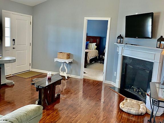 3rd image of 520 Abington Ct