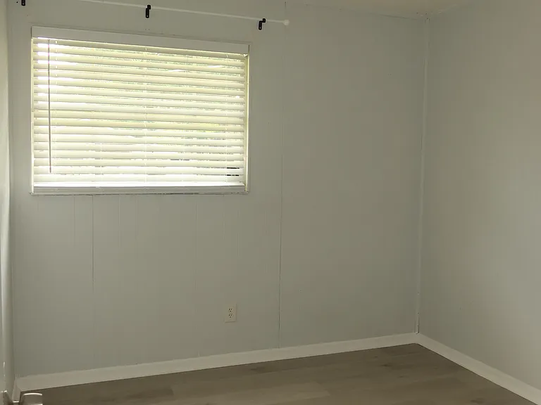 8211 Gwendolyn Rd — Photo 10