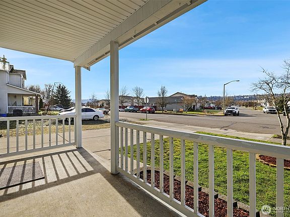 2nd image of 1116 Daffodil Avenue NE