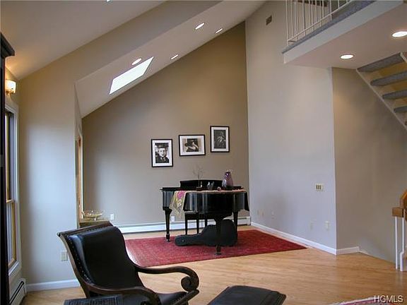 5th image of 33 Manor House Ln