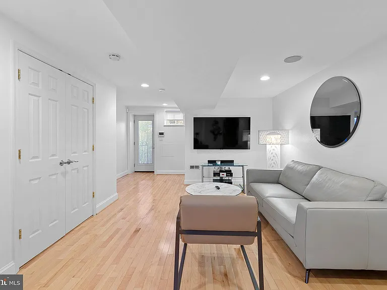 936 T St NW #B — Photo 6