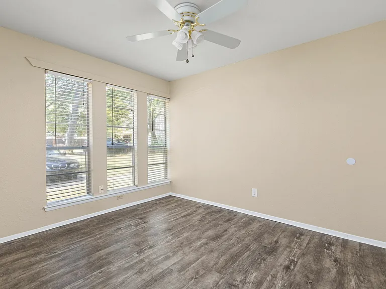 2413 La Casa Dr #B — Photo 14