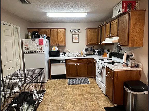 2nd image of 904 N Montgomery St APT 9