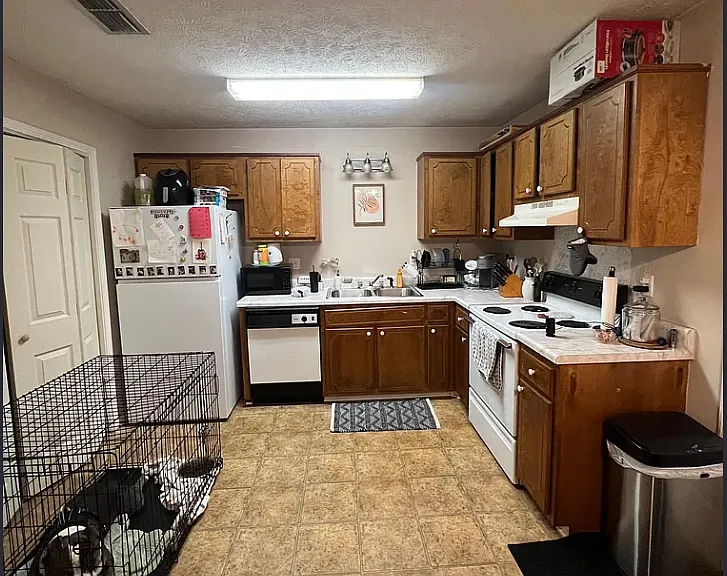 904 N Montgomery St #16 — Photo 8
