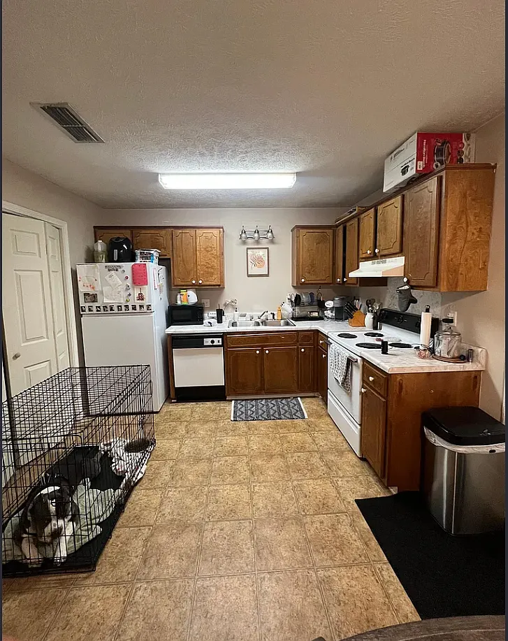 Building Photo - 904 N Montgomery St #9