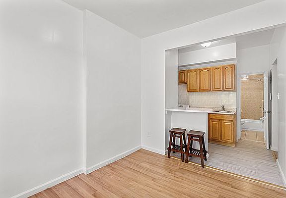 4th image of 142 W 130th St #77
