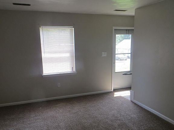 4th image of 220 Craig Ave