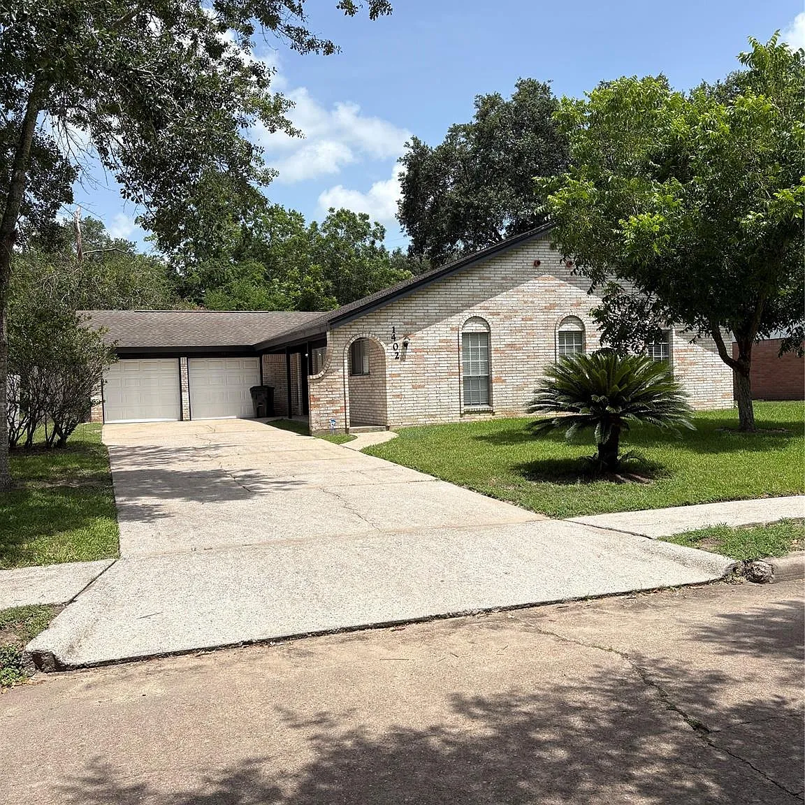 4 bed, 2.0 bath, 1684 sqft, $2,300 — Photo 1
