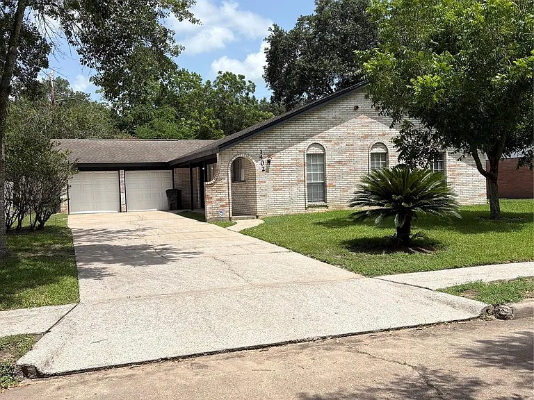 1402 Bellaire Blvd — Photo 1