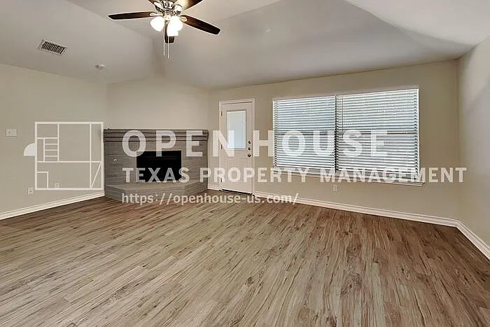 3 bed, 2.0 bath, 1538 sqft, $2,295 — Photo 4