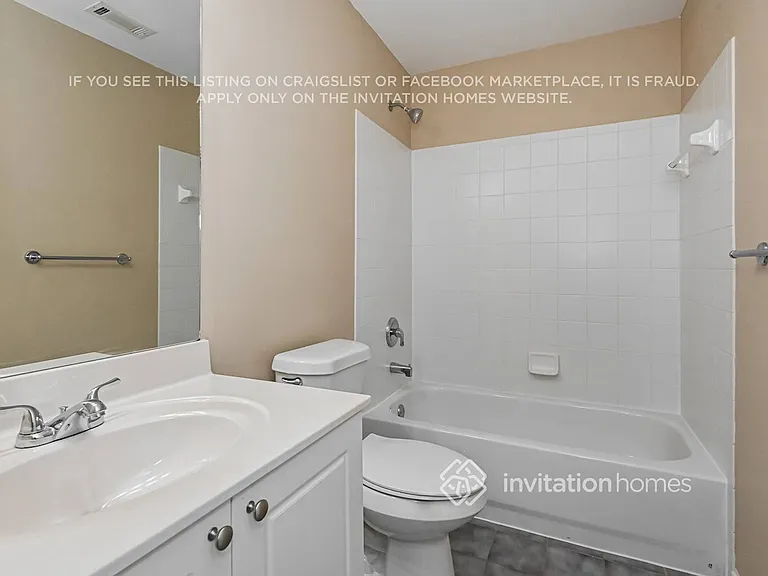 940 Island Bluff Ln — Photo 16