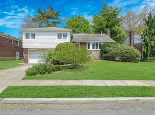 1505 Eric Ln, East Meadow, NY 11554