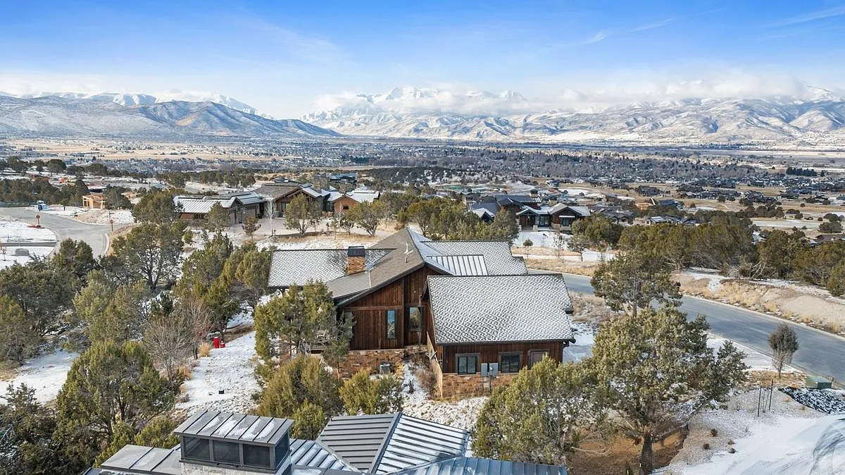 3 bed, 3.5 bath, 3645 sqft, $6,500 — Photo 3