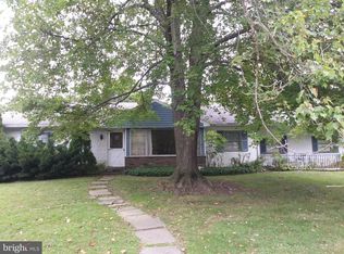 901 W Moreland Rd, Willow Grove, PA 19090