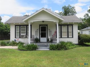 206 S Allen St, Edna, TX 77957