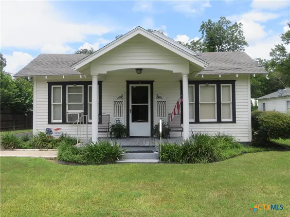 206 S Allen St, Edna, TX 77957