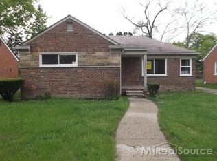 24321 Cloverlawn St, Oak Park, MI 48237