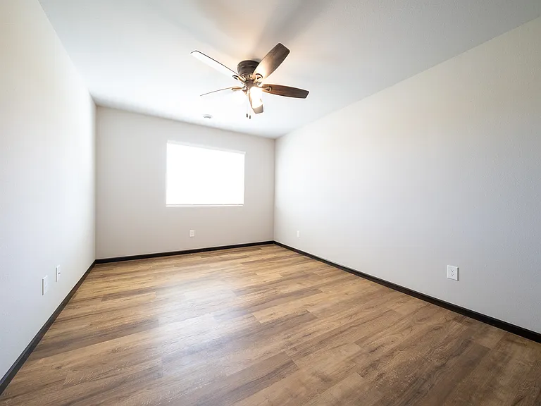 568 4th Circle Dr SE — Photo 12