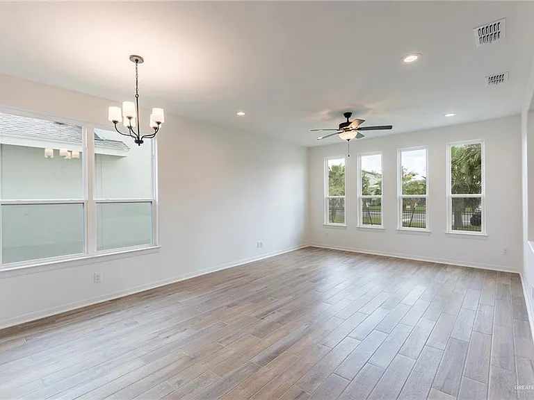 10218 15th Ave — Photo 3