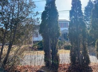 6 Private Rd, Remsenburg, NY 11972