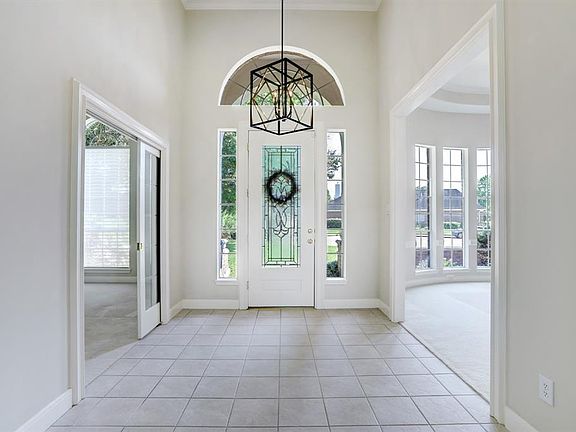 Foyer view from living room, dining room on the right and office/bedroom on the left.