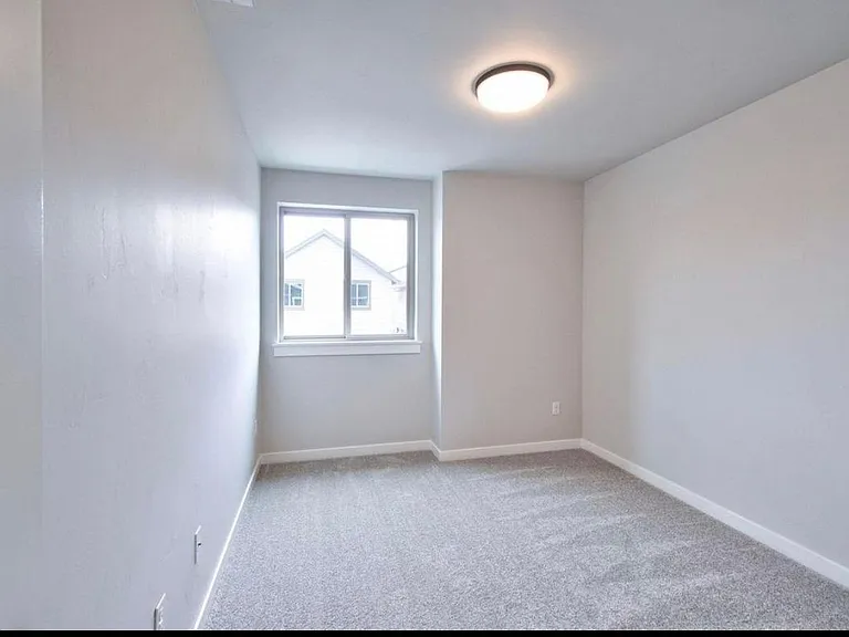 5551 SE Logan Ln — Photo 24