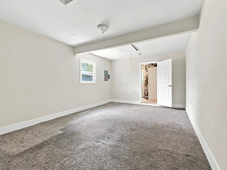27 Glover Ln — Photo 9