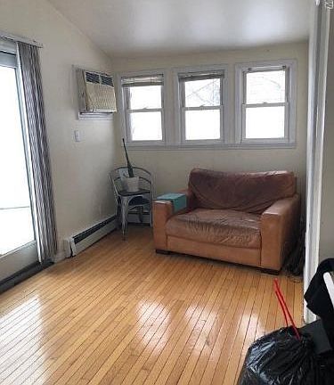 2nd image of 193 Woodbine Ave Unit A