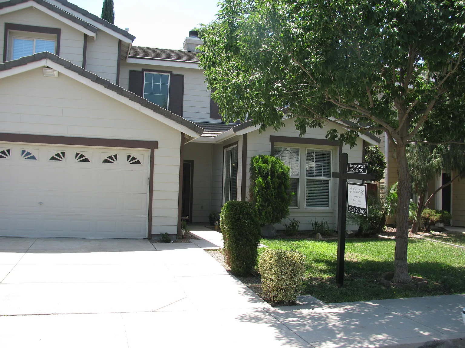 488 Burlington Dr photo 1