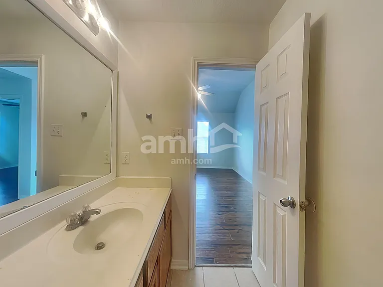 1052 Shadow Glenn Dr — Photo 18