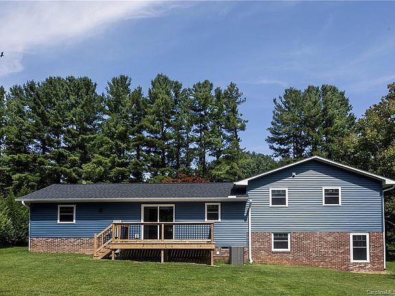 3rd image of 713 Wildflower Ln