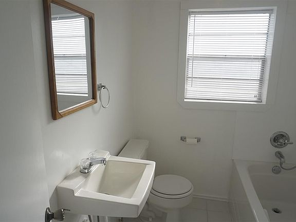 3rd image of 410 N D St