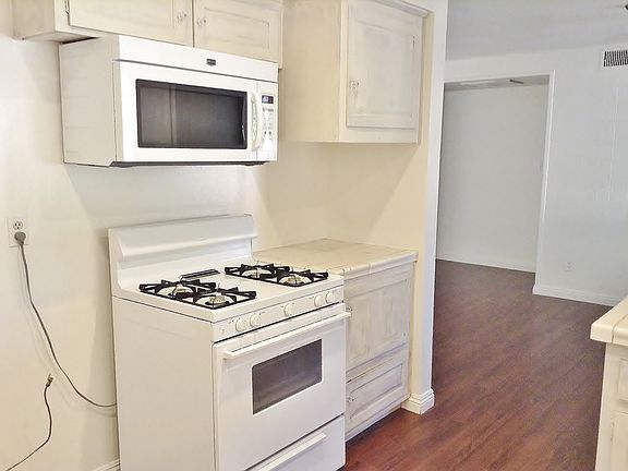 Light and bright kitchen