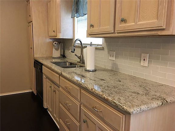 4th image of 814 Greenridge Dr