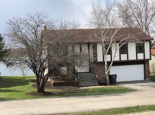 2379 Grass Lake Rd, Lindenhurst, IL 60046