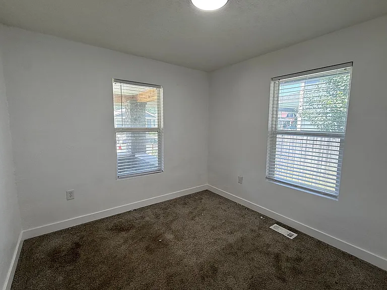 523 N Alton Ave — Photo 12