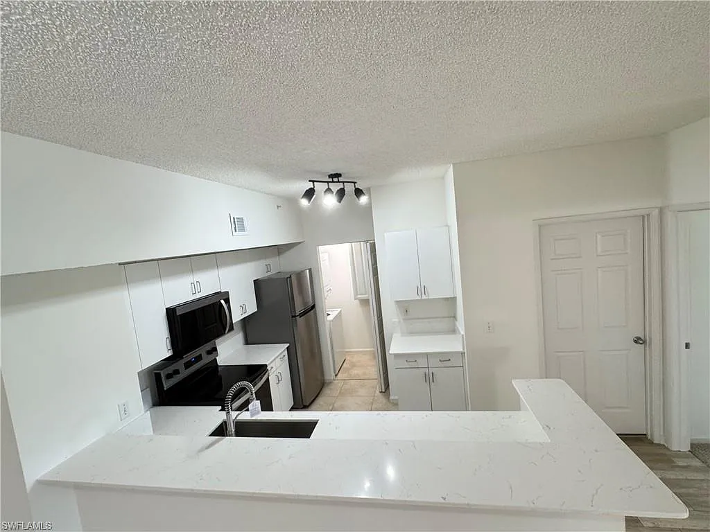 2 bed, 2.0 bath, 1037 sqft, $1,850 — Photo 1