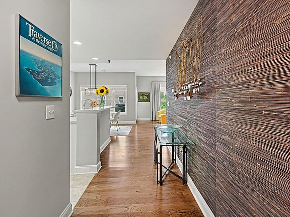 5th image of 1011 Lake Ridge Dr Unit 201