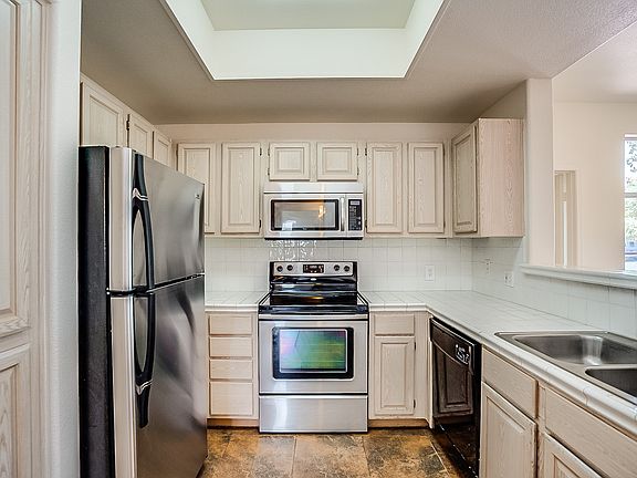 3rd image of 3830 E Lakewood Pkwy E APT 1121
