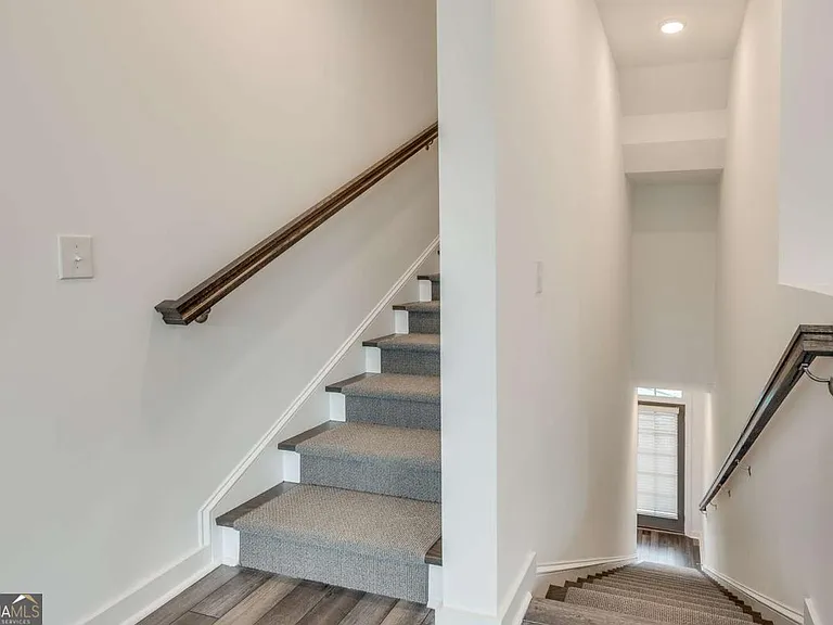 513 Burton Dr — Photo 29