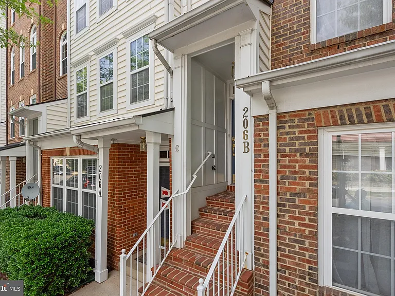 206 Heathwalk St #B — Photo 3