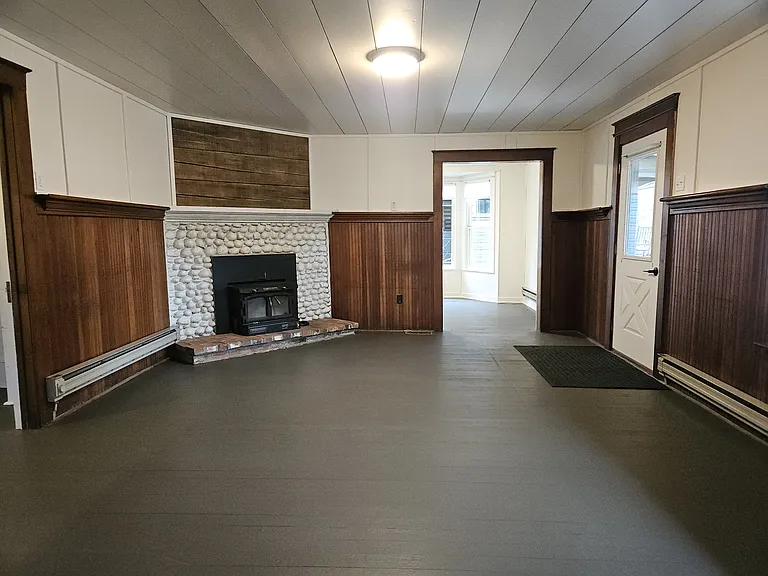 1217 Commercial St — Photo 8