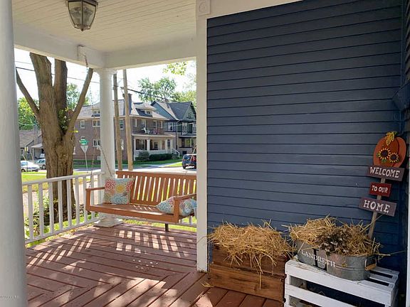 5th image of 153 Benjamin Ave SE