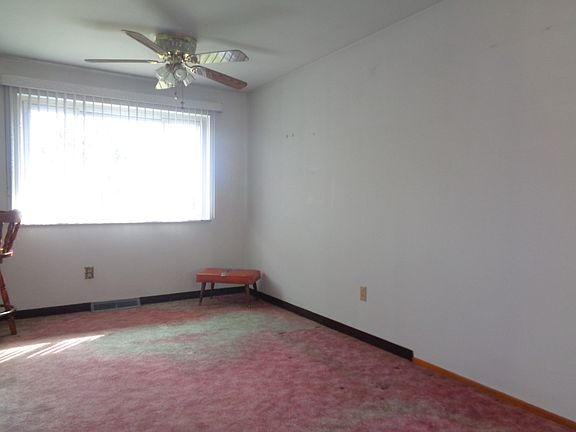 3rd image of 46 Marilou Dr
