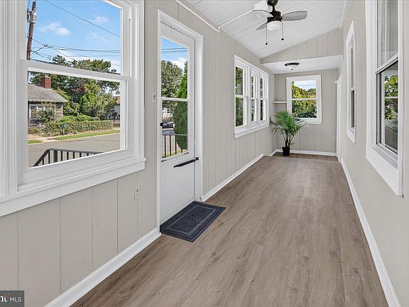 3rd image of 119 Smith Ave