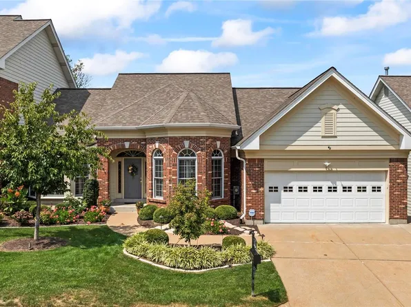 5 Picardy Hill Dr, Chesterfield, MO 63017