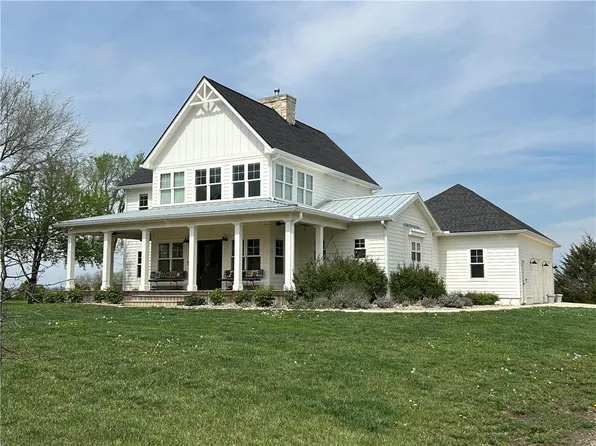 17270 Stillwell Rd, Bonner Springs, KS 66012