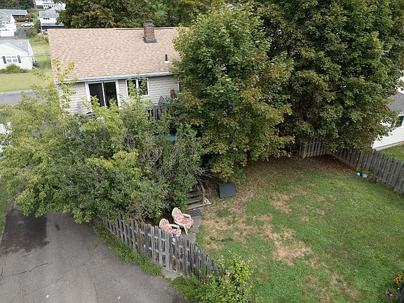 2nd image of 2718 Yale St
